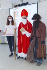 Grossansicht in neuem Fenster: Nikolaus und Krampus - Heiliger Besuch in den Klassen (3)